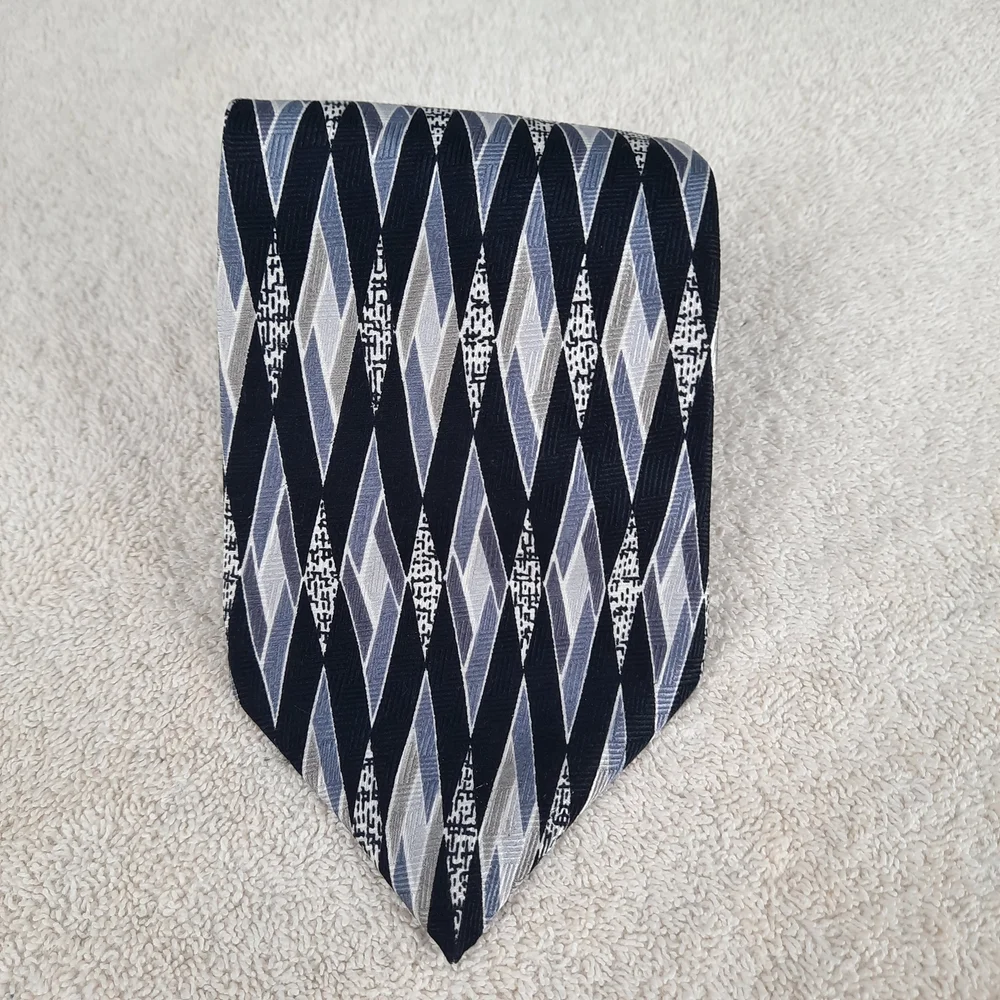 Oscar de la Renta Black and Silver Patterned Silk Men's Necktie - Picture 2 of 7